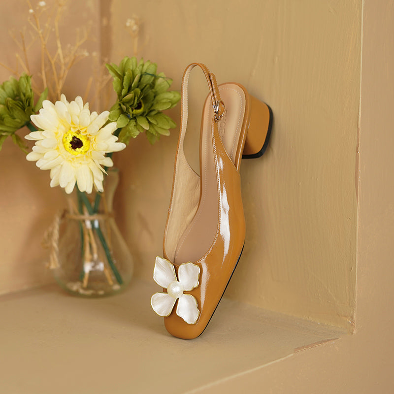 Ellie Slingback-Pumps mit niedrigem Absatz und Blumendekor