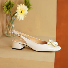 Ellie Slingback-Pumps mit niedrigem Absatz und Blumendekor